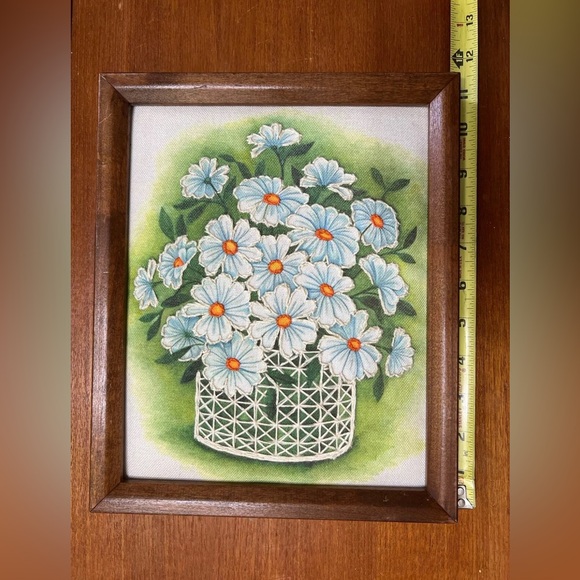 Vintage Wood Framed Embroidery Daisy Bouquet Spring April Floral CottageCore - Picture 8 of 10